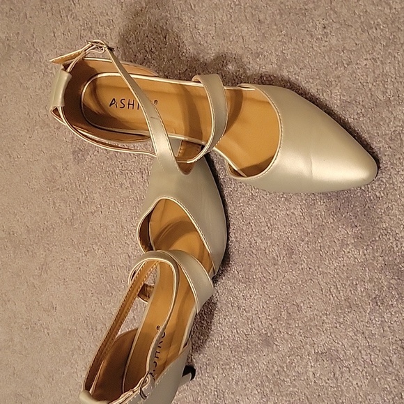 Ashro Shoes - Ashro Silver Pumps 8.5